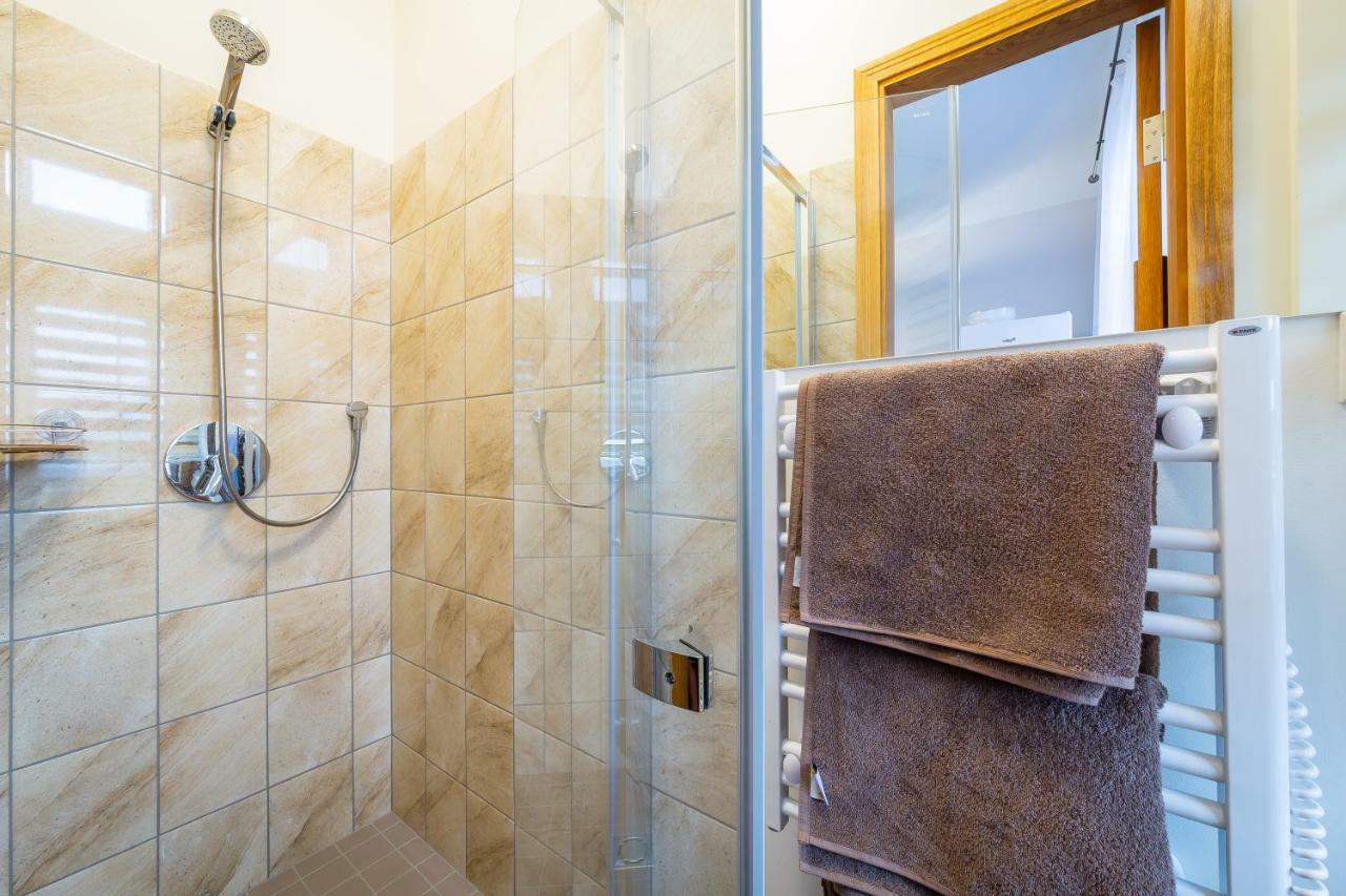 Stories Writer'S Ap 40Sqm Renovated Free Parking Apartman Riga Kültér fotó